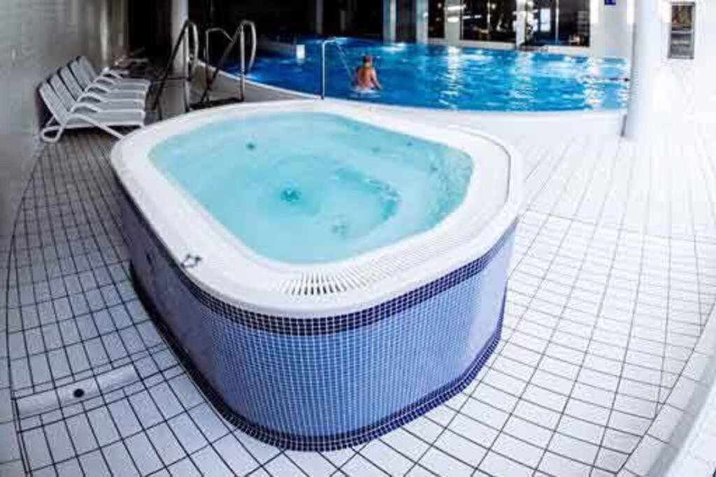 Premium Apartment For Old Town & Jewish Quarter - Balcony Plus Pool Onsite Kraków Zewnętrze zdjęcie